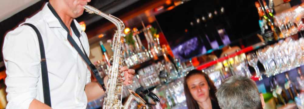 Paparazzi Cafe & Bar in Slden