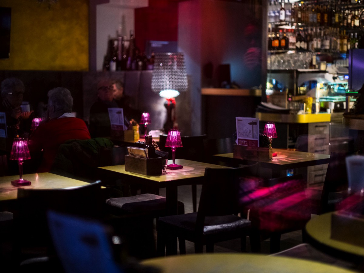 Öffnungszeiten im Rocket Bistro im Herzen Veldens