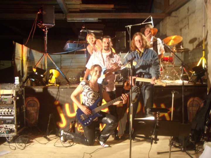 JUKEBOX REVIVAL BAND