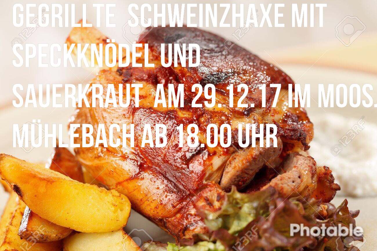 Schweinshaxen Essen mit Weinsauerkraut und Specknödel