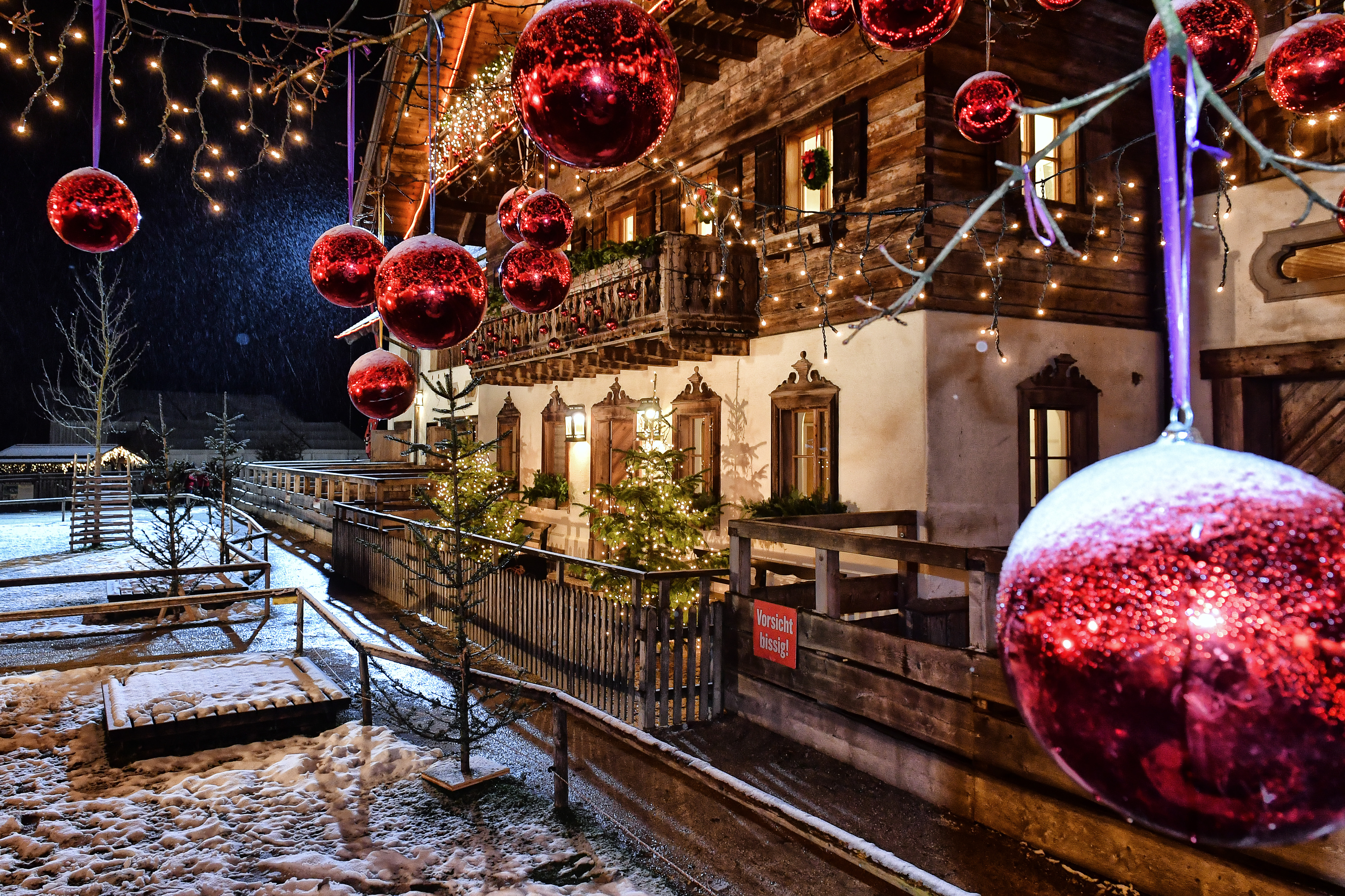 Weihnachtsmarkt & Wintermärchen im Tierparadies