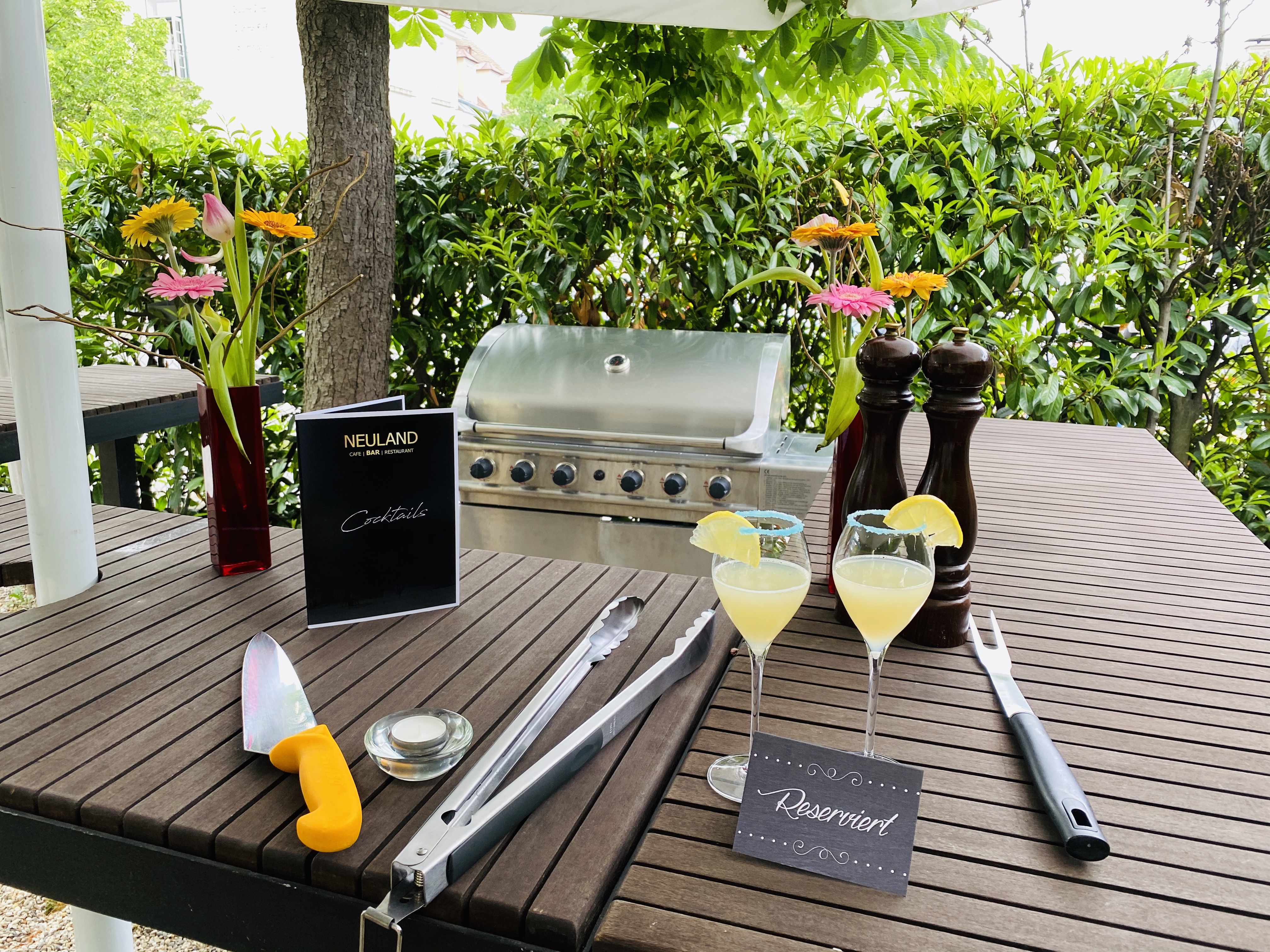 BBQ & LIVE MUSIK & Happy Hour