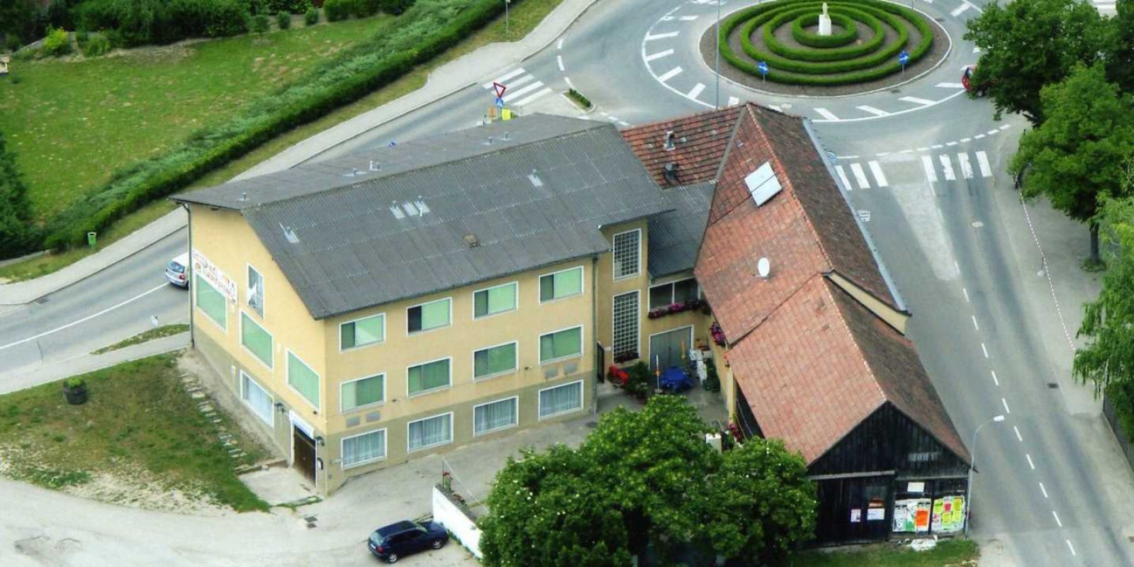 GASTHOF HEISS Grillhendl Heuriger in Kirchberg am Wagram