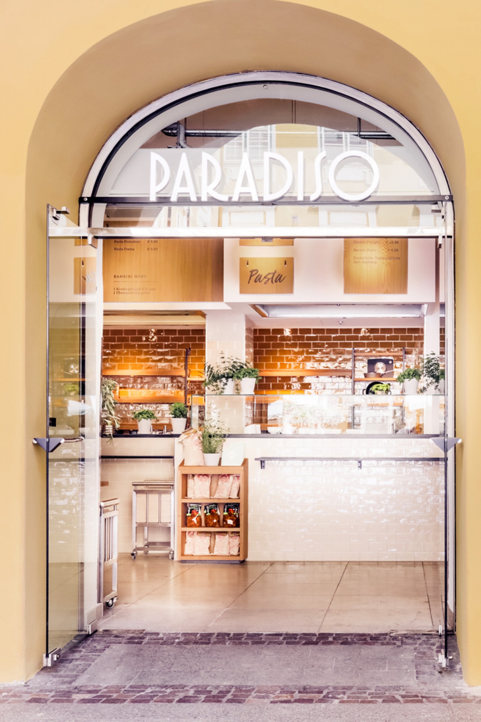 Paradiso ristorante e bar in Graz, Foto 1