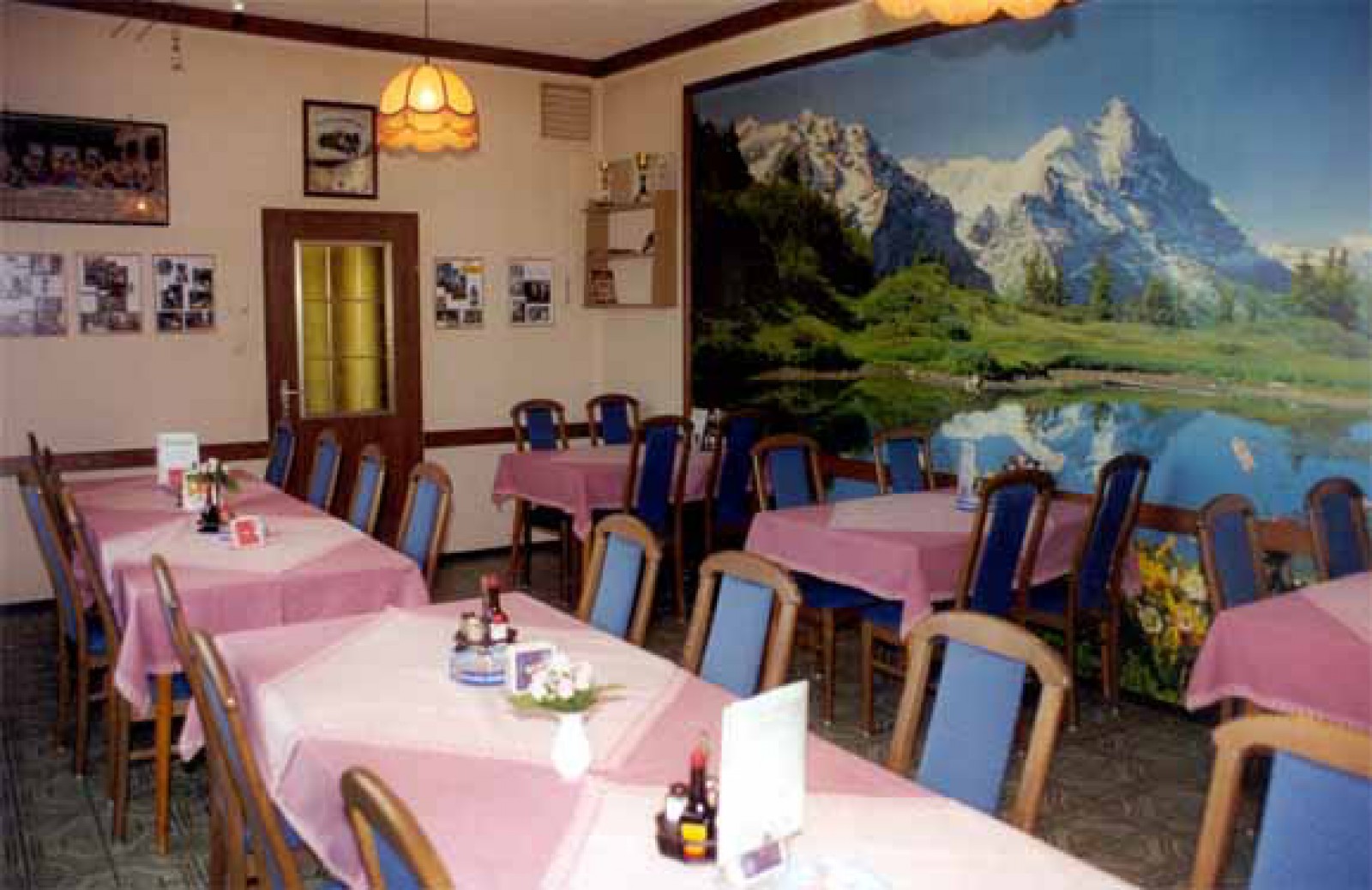 GASTHOF HEISS Grillhendl Heuriger in Kirchberg am Wagram, Foto 5
