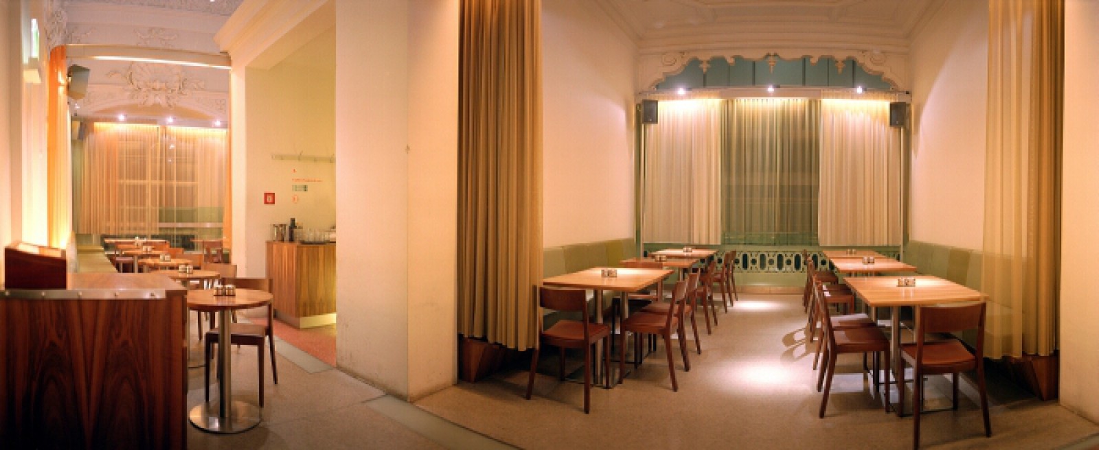 HALLE Café Restaurant in Wien, Foto 3