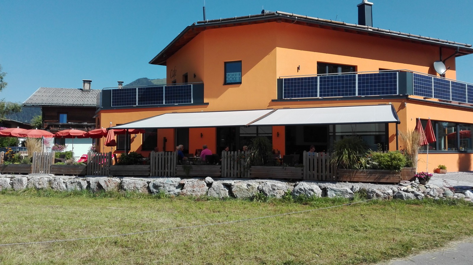 Cafe 172, Neuschäfer John-Patrick in Koessen, Foto 7