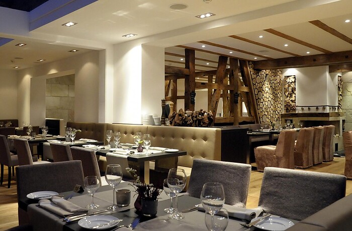 VESPERS Restaurant & Bar
