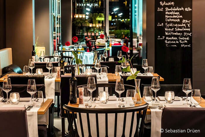 The New Yorker | LONG ISLAND.RESTAURANT&BAR